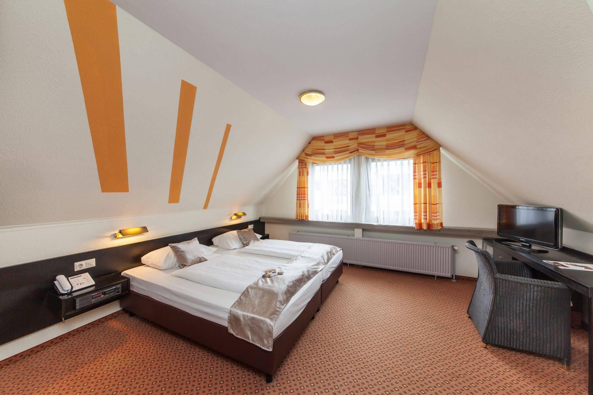 Korntal-Münchingen Hotel Strohgaeu מראה חיצוני תמונה