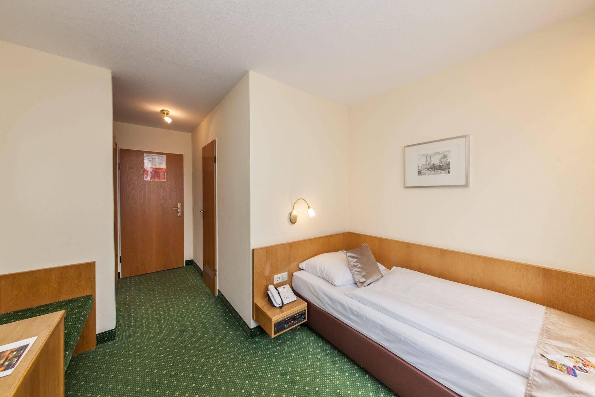 Korntal-Münchingen Hotel Strohgaeu מראה חיצוני תמונה